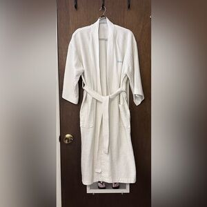 New Luxurious White Textured Bathrobe Tiffany & Co embroidered one size